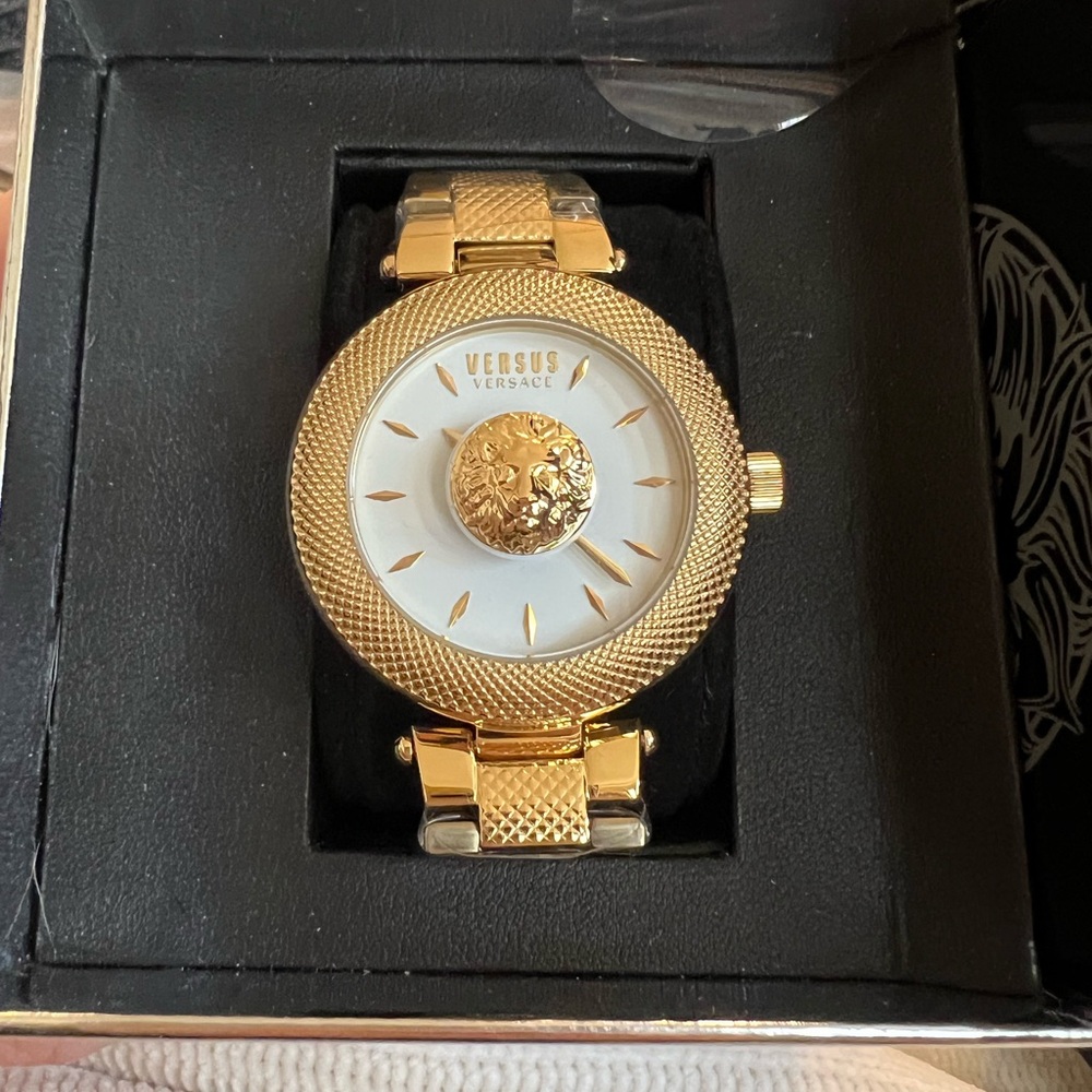 Brand new! Versus Versace Brick lane women watch. Never worn with tags! 🏷️ - Picture 8 of 9